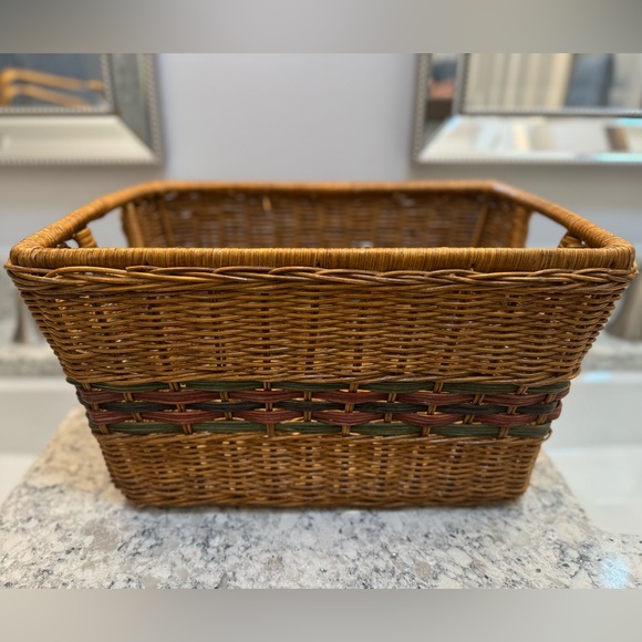 Signature Basket by The Homemaker Collection. Metal Frame Early 2000’s - Picture 1 of 15